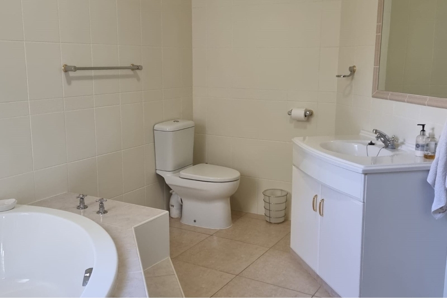 4 Bedroom Property for Sale in WestLake Country Safari Estate North West